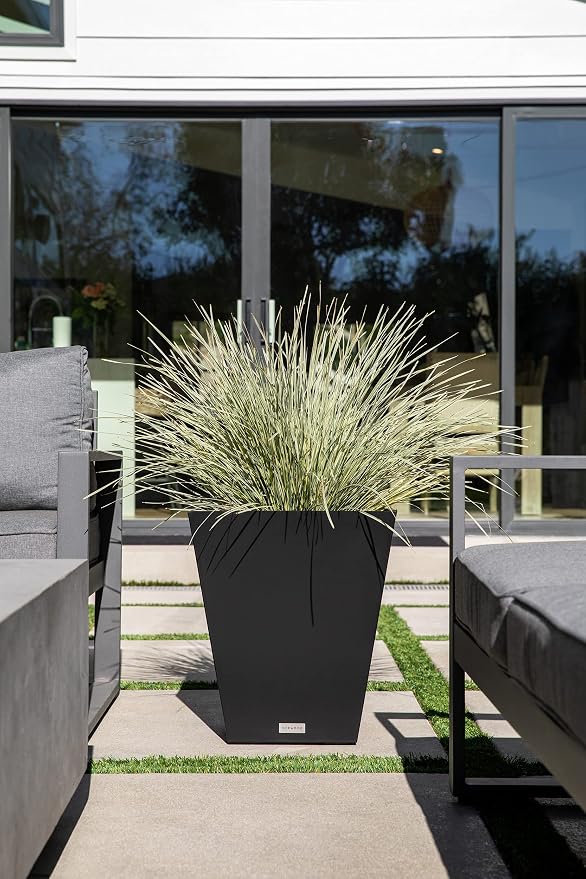 Veradek Pure Series Nobleton Plastic Planter - Image 4